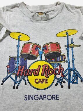 vintage 90s Hard Rock Cafe grey Singapore graphic tee 🎸